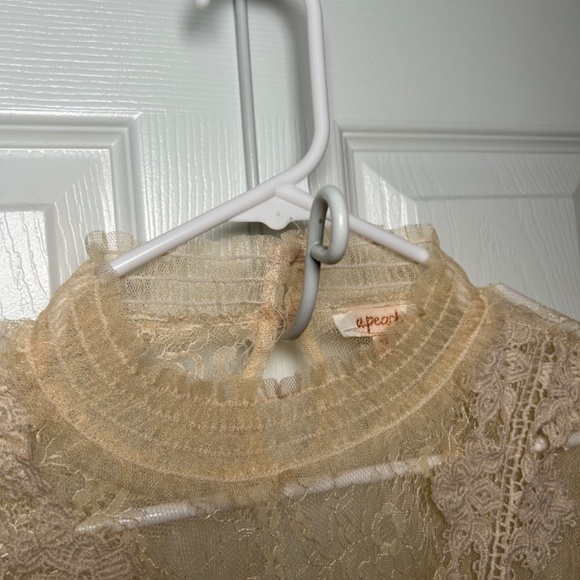 Vintage Lace Blouse - Picture 3 of 4
